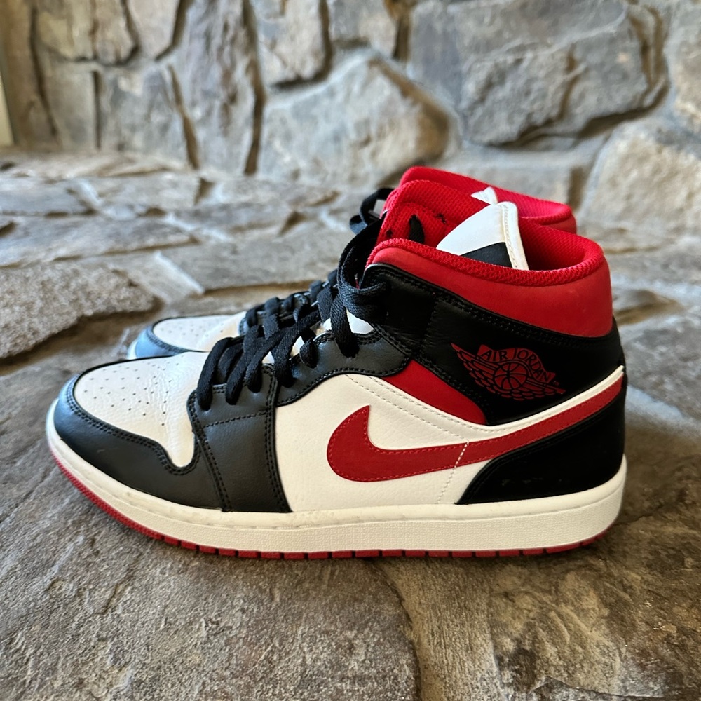 Air Jordan 1 Mid Black and Red - Picture 3 of 6